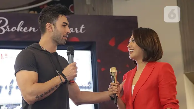 [Bintang] Tata Janeeta dan suaminya, Mehdi Zati