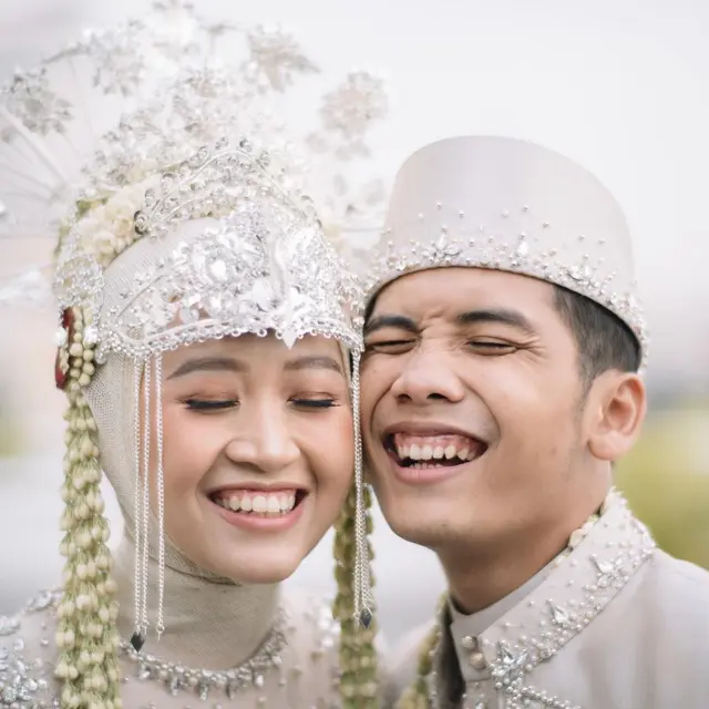 Pakai Adat Betawi, Ini 6 Potret Detail Penampilan Alca Octaviani Istri Bintang Emon