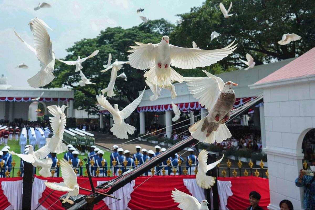 FOTO: Untuk Pertama Kalinya, Presiden Prabowo Pimpin Upacara Detik-Detik Proklamasi di Istana Merdeka