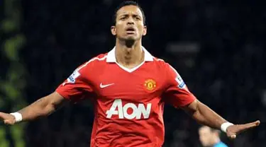 Selebrasi khas winger Manchester United Nani seusai menjebol gawang Stoke City dalam lanjutan EPL di  Old Trafford, 4 Januari 2011. MU unggul 2-1. AFP PHOTO / ANDREW YATES