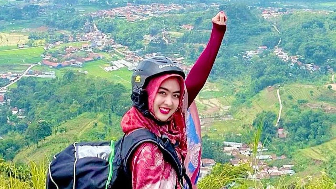 Momen Keseruan Shindy Putri Kakak Ria Ricis saat Paralayang, Potret Cantiknya Bikin Salfok
