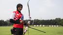 Pepanah Indonesia, Diananda Choirunisa, saat pemusatan latihan jelang Asian Games XVIII di Lapangan Panahan Senayan, Jakarta, Rabu (6/6/2018). Cabang panahan menargetkan satu medali emas pada Asian Games. (Bola.com/Vitalis Yogi Trisna)