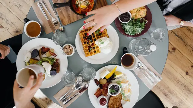 [Bintang] Siap-siap Ribet Makan sama 3 Zodiak Ini, Mereka Pemilih Banget!