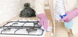 Sahabat Fimela, terdepan cara sederhana untuk membersihkan kompor, yaitu dengan menggunakan racikan baking soda dan cuka. [Dok/freepik.com]