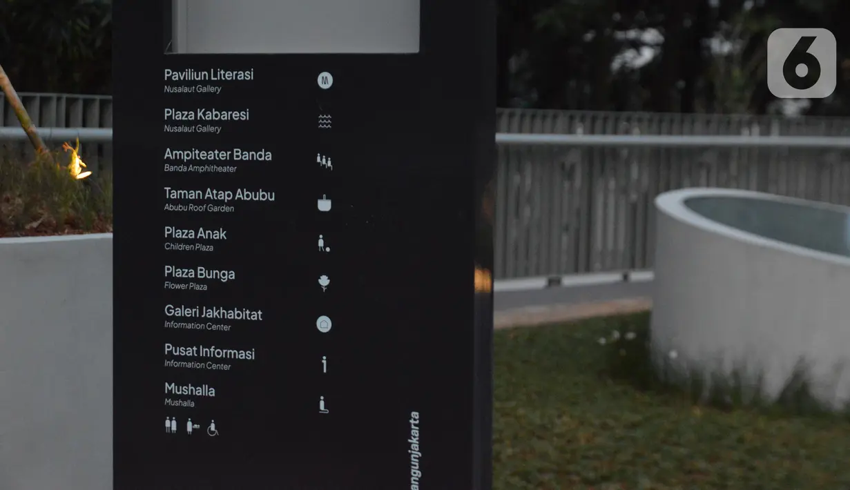Informasi berbagai area yang dapat dikunjungi di Taman Literasi Martha Christina Tiahahu di kawasan Blok M, Jakarta Selatan, Senin (19/9/2022). Taman ini merupakan salah satu bagian utama dalam pengembangan kawasan berorientasi transit Blok M-Sisingamangaraja di Jakarta Selatan. (Liputan6.com/Magang/Aida Nuralifa)