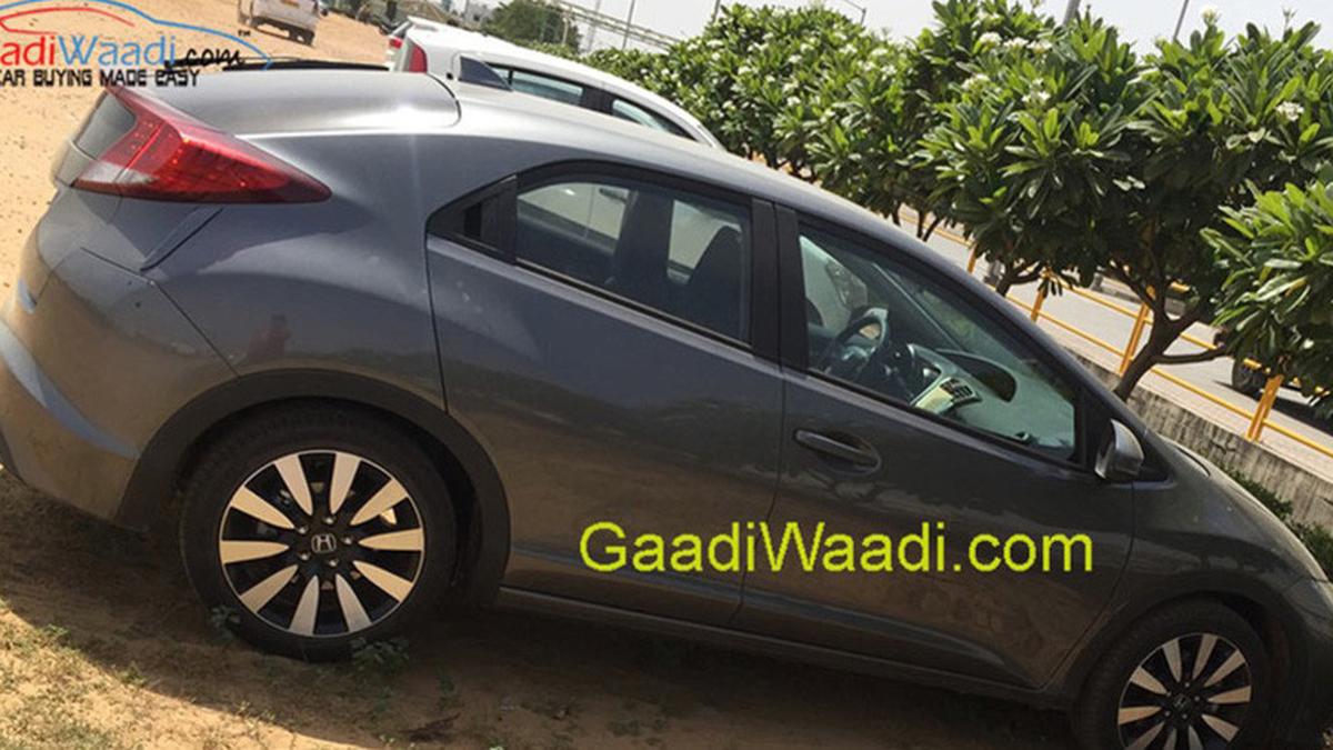 Spyshot: Penampakan Eksklusif Honda Civic Hatchback - Berita Otosia.com