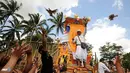 Ngaben sering juga disebut pelabon kepada mereka yang sudah berpulang. Dalam ritual tersebut, keluarga dapat membebaskan arwah dari ikatan-ikatan duniawi untuk selanjutnya menuju nirwana. (AFP/Sonny Tumbelaka/wwn)