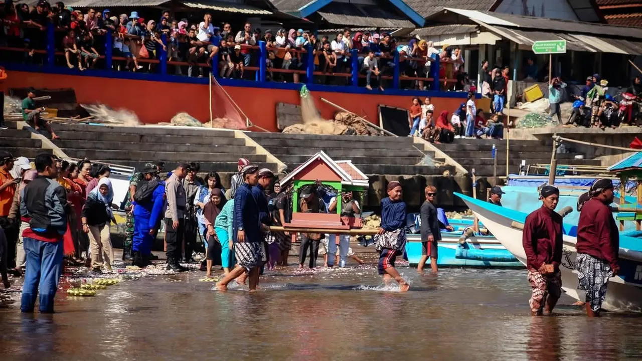 Ritual Labuhan Laut, Doa dan Syukur warga