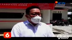 Sterilisasi dengan menyemprot cairan disinfektan dilakukan ke seluruh sudut gereja dan tempat duduk jemaat yang akan digunakan untuk beribadah.