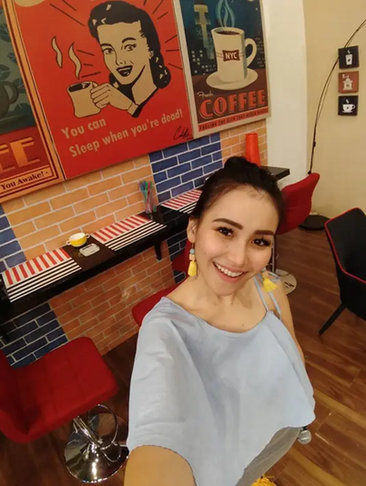 "@ruben_onsu ayu sama andika cocok banget loh mereka,mukanya mirip semoga berjodoh ya...Aamiin," tulis pemilik akun solid_xxxx. "Ayu sama andika pasangan serasi 😍😍😍 semoga berjodoh, ganteng sm cantik," tulis meidha_xxxx. (Instagram/ayutingting92)