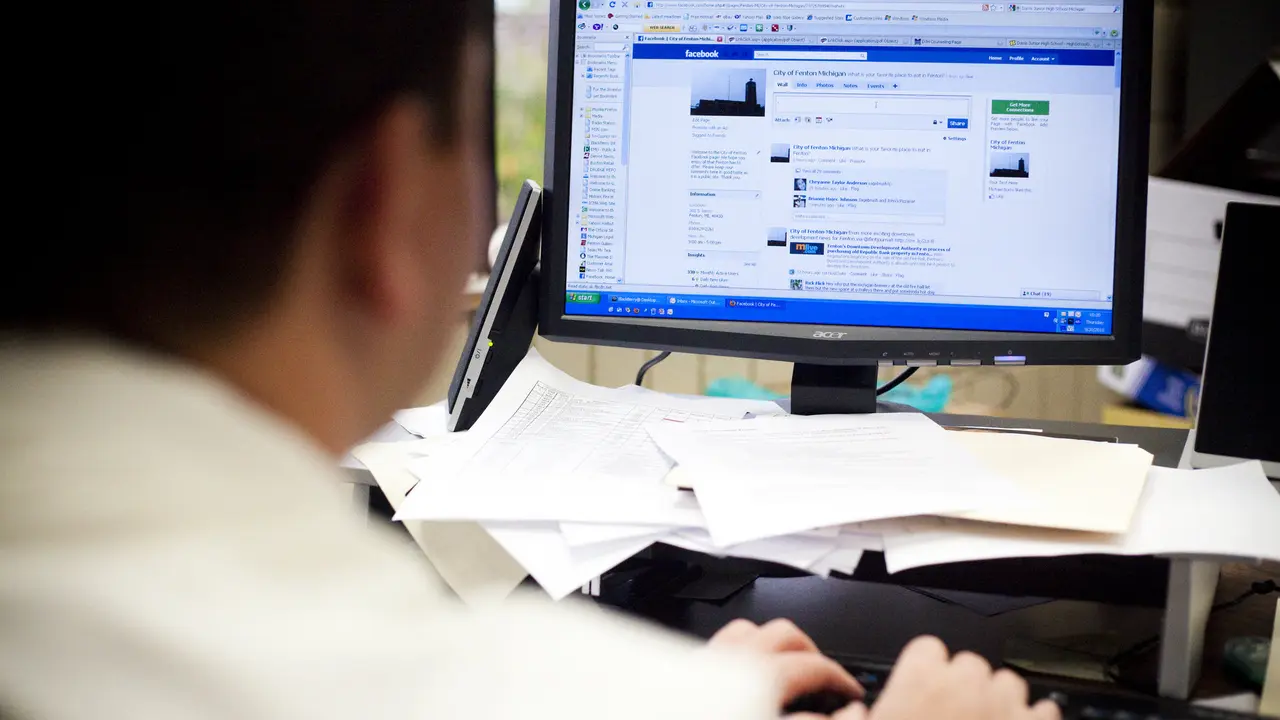 Bos Lebih Sering Akses Media Sosial di Kantor Dibanding Bawahan