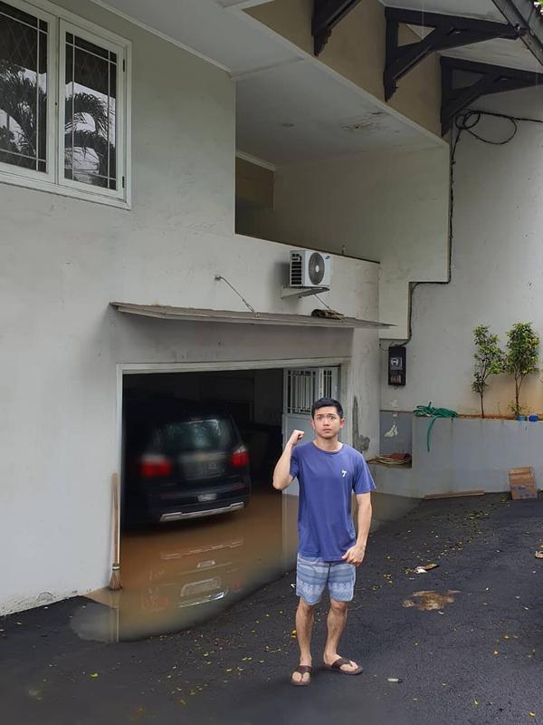Rumah Nicky Tirta yang kebanjiran (Sumber: Instagram/nickytirta)