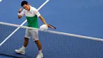 Petenis Jepang, Kei Nishikori berselebrasi setelah mengalahkan Marin Cilic dari Kroasia pada perempat final turnamen tenis AS Terbuka di New York, Rabu (5/9). Nishikori lolos ke semifinal dengan skor 2-6, 6-4, 7-6(5), 4-6, dan 6-4. (AP/Frank Franklin II)