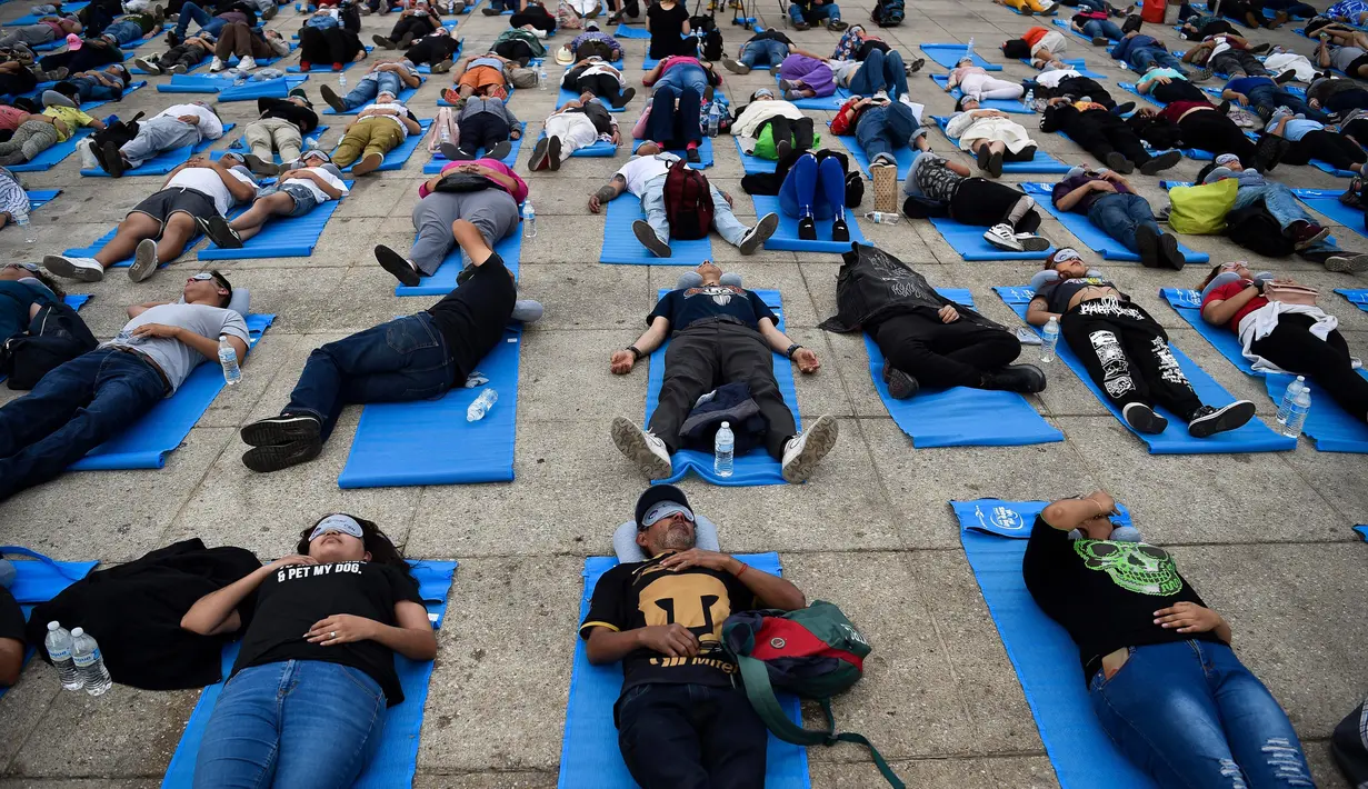 Tidur yang baik dan cukup sangat penting bagi kesehatan fisik dan mental. (Rodrigo Oropeza/AFP)