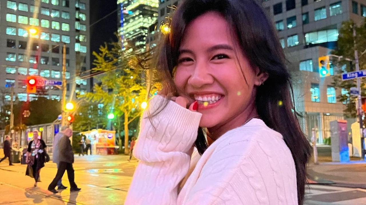 Sejumlah rekan seleb Tanah Air menyampaikan selamat ulang tahun buat Shenina Cinnamon.<br>