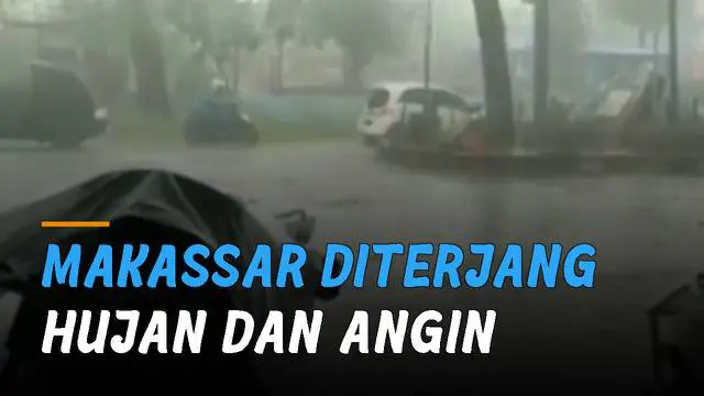 Hujan dan angin kencang terjang beberapa daerah di Kota Makassar.