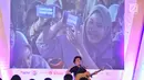 Penampilan Budi Doremi saat menghibur peserta dalam acara Emtek Goes To Campus (EGTC) 2018 Di Dome Universitas Muhammadyah Malang, Kamis (27/9). Budi membawakan 4 lagu menutup rangkaian acara Emtek Goes To campus di kampus UMM. (Liputan6.com/Johan Tallo)