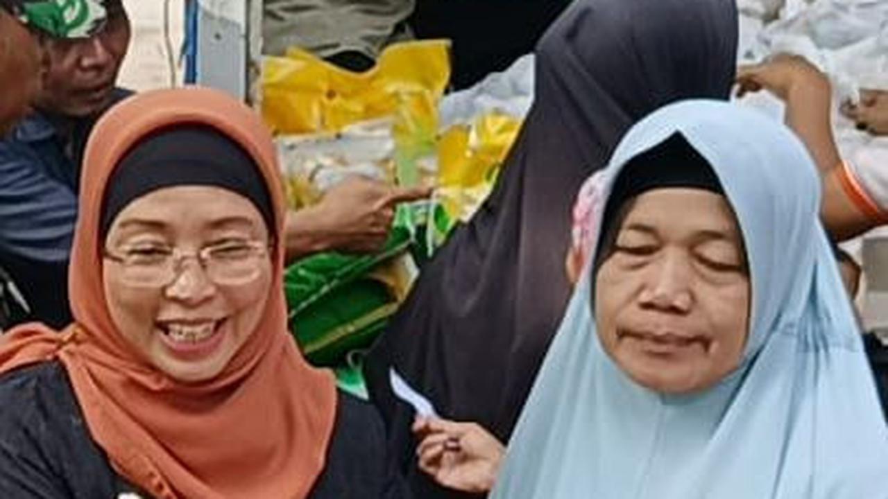 Perjuangan Nenek 60 Tahun Beli Beras di Kantor Bupati Batang: Gowes Sepeda sejak Jam 6 Pagi dan Antre 2 Jam