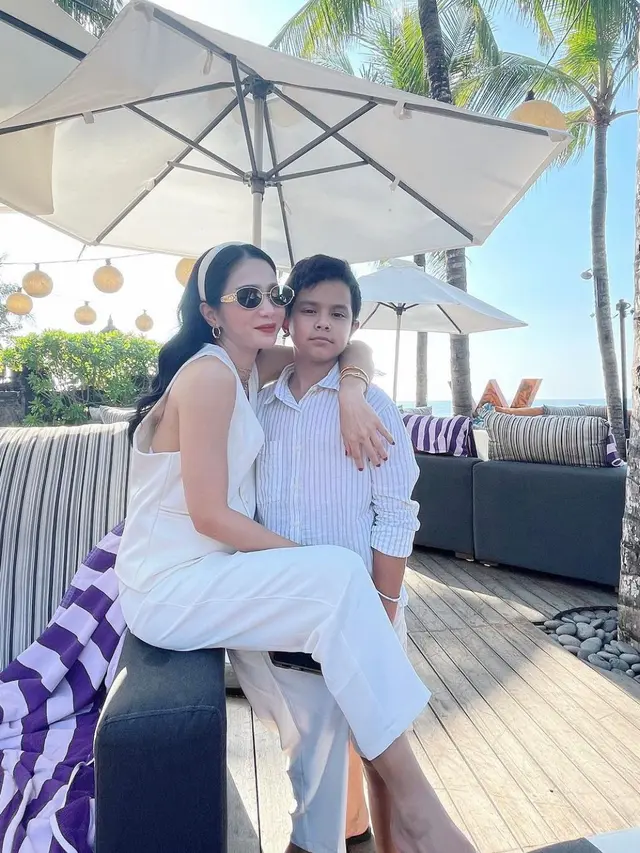Potret Bunga Zainal dan Harneel Pradhi Singh (Instagram/@bungazainal05)