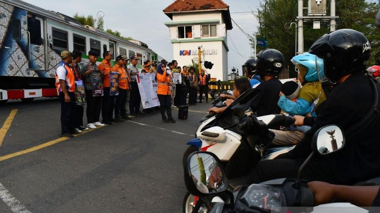 Pilunya Tragedi Selfie Rel Kereta Batang, Tiga Siswa Tewas Tersambar Argo Merbabu