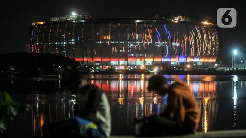 FOTO: Warna-Warni Lampu Jakarta International Stadium