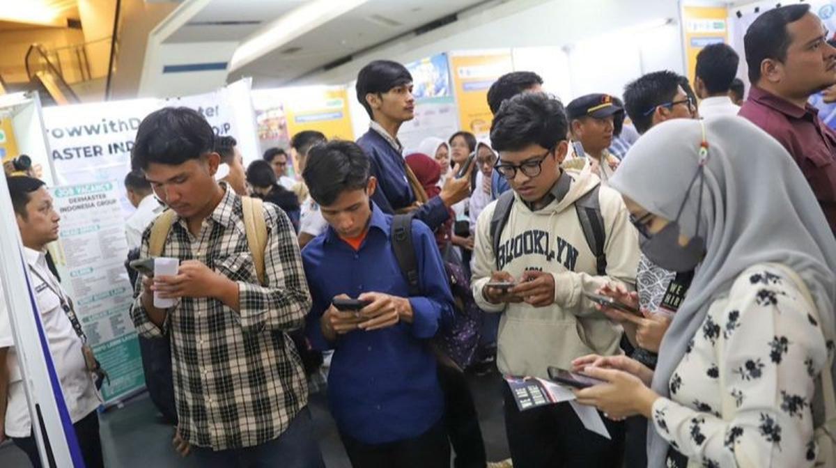 DPRD DKI Jakarta Desak Pemprov Perbanyak Bursa Kerja Amid PHK Massal