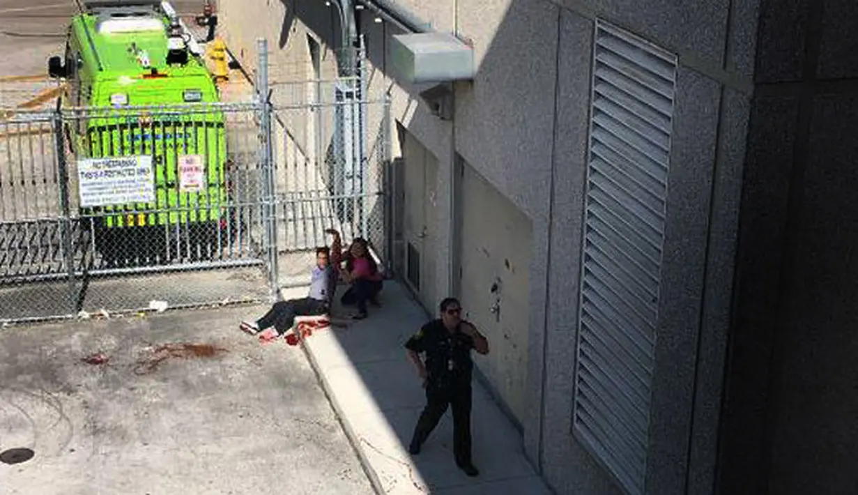 Salah satu korban penembakan yang dilakukan Esteban Santiago di bandara Fort Lauderdale, Florida, AS. Polisi telah menangkap Esteban Santiago pelaku penembakan yang menewaskan 5 orang tersebut. (TWITTER@MXWLLSOLUTIONS)