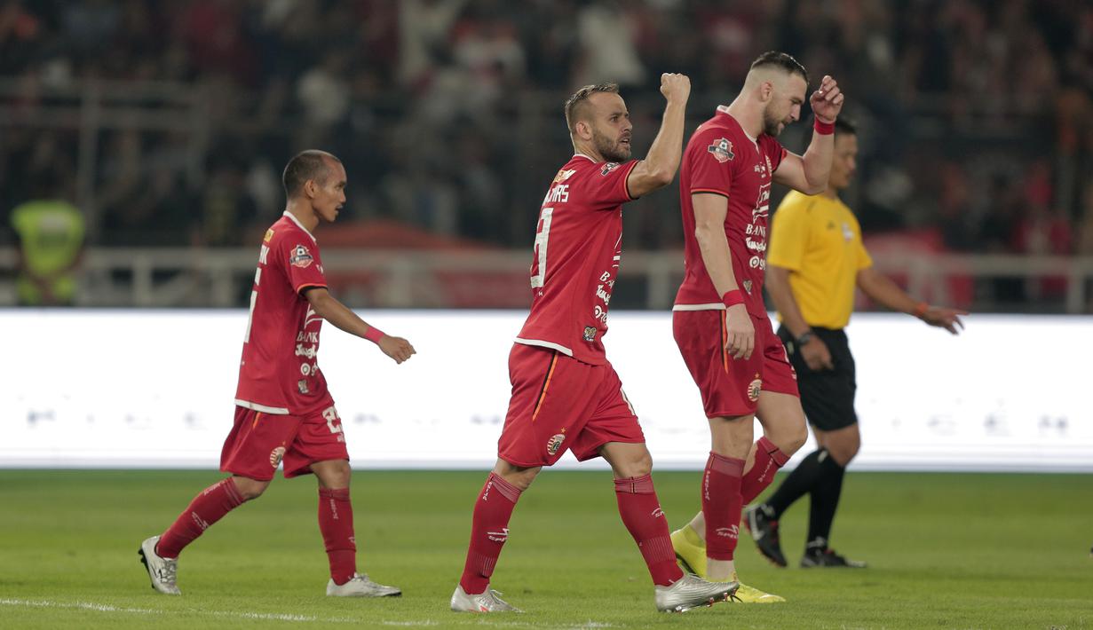Gelandang Persija Jakarta, Joan Tomas, merayakan gol yang dicetaknya ke gawang Persipura Jayapura pada laga Shopee Liga 1 di Stadion Utama Gelora Bung Karno, Senayan, Jakarta, Kamis (28/11). Persija menang 1-0 atas Persipura. (Bola.com/Yoppy Renato)