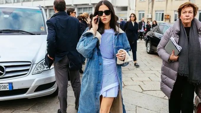 [Bintang] Tidak Terlihat Aneh, Model Rambut Belah Tengah Ini Malah Tampak Lebih Stylish