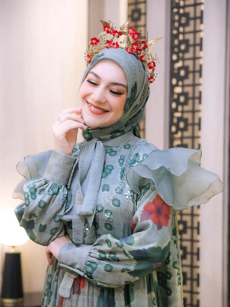 Tampilan Irish Bella dalam Balutan Hijab Premium, Bergaya Elegan Khas Wanita Modern