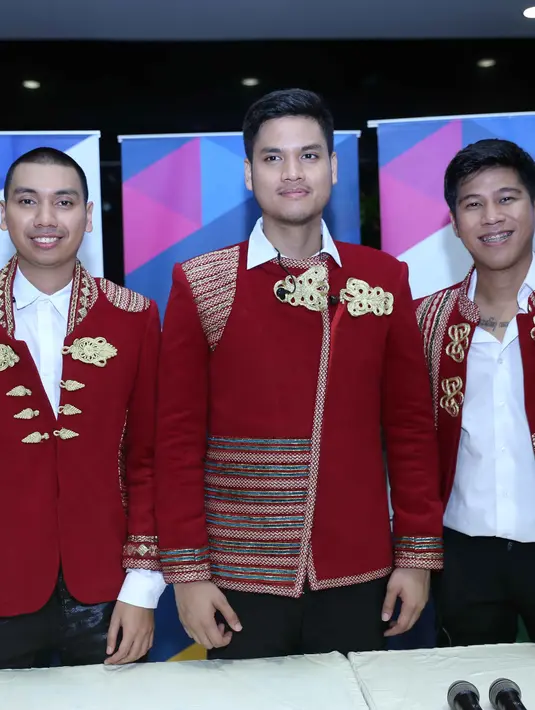 "Stamina dan hasrat om Yos untuk menghibur orang masih kuat banget. Mudah-mudahan kita nanti di umur seperti beliau masih bisa seenerjik itu," ungkap Rayi. (Nurwahyunan/Bintang.com)