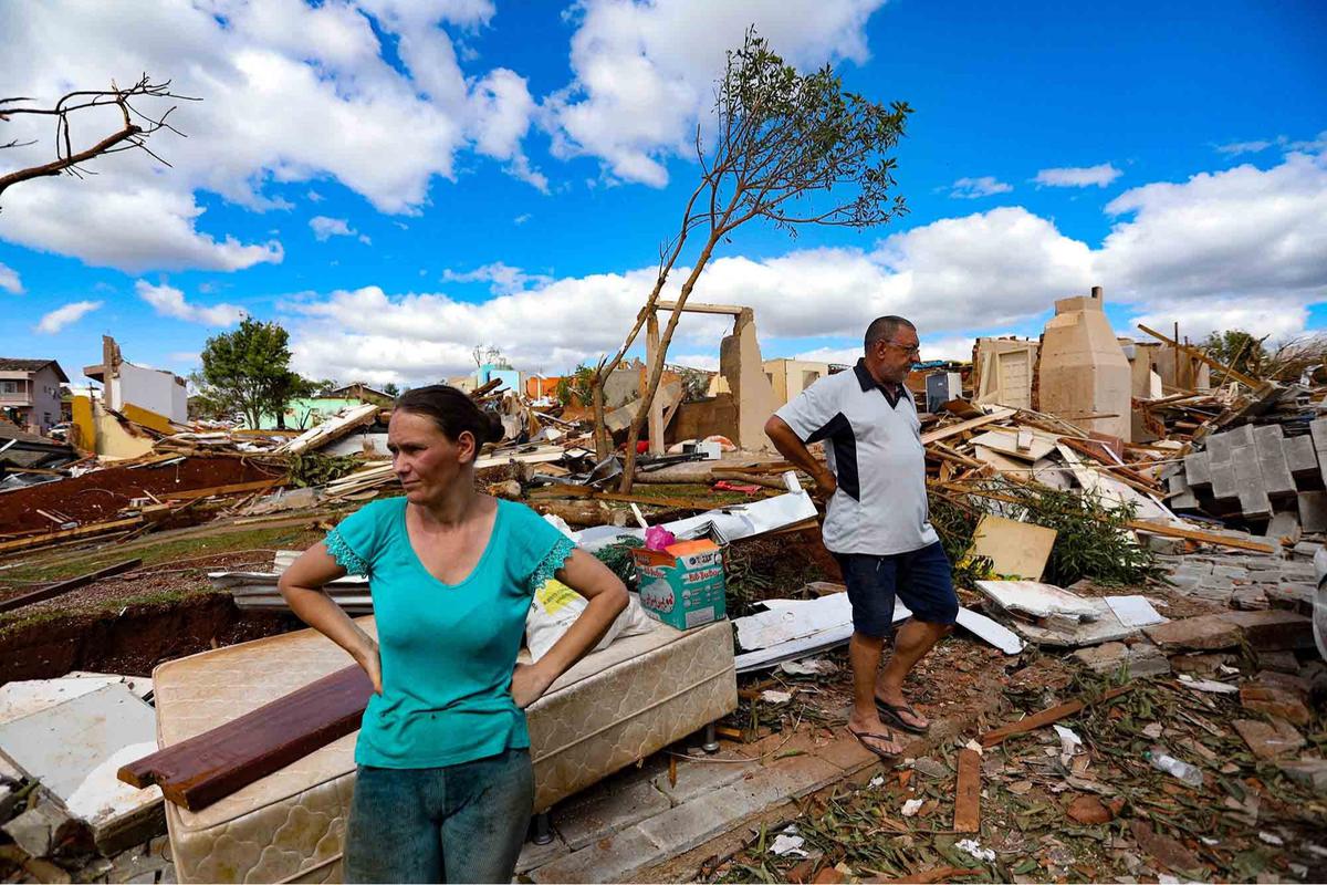 FOTO: Tornado Dahsyat Hantam Brasil Selatan, Enam Tewas dan Ratusan Luka-Luka