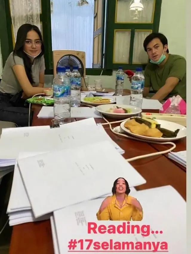 Main Film Bareng, Ini 6 Momen Syifa Hadju dan Rizky Nazar di Balik Layar
