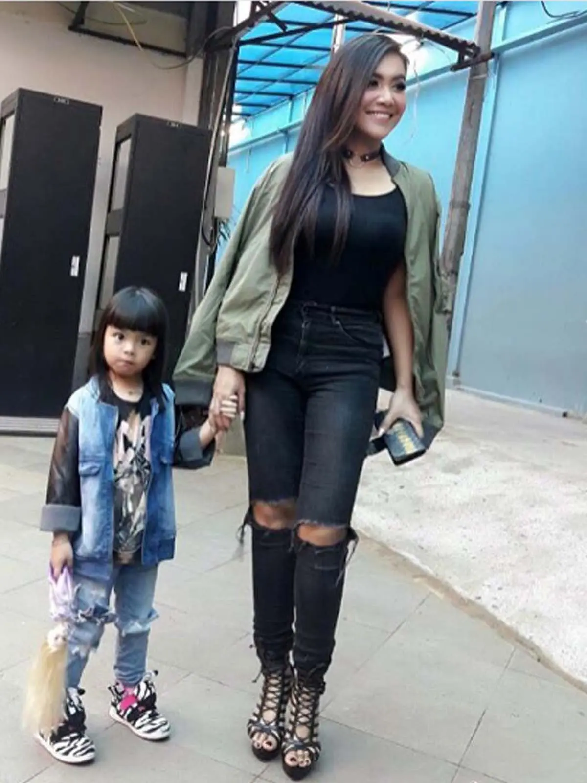 Denada dan putrinya, Shakira Aurum (Instagram)