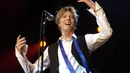 Kematian David Bowie seperti sudah diprediksi olehnya yang baru saja merilis lagu baru misterius berjudul ‘Lazarus’. Musisi asal Inggris ini memang dikenal dengan gaya nyentrik dan berbeda. (AFP/Bintang.com)