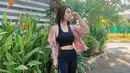 Tak hanya waktu santai saja, Clairine juga mengenakan outfit yang mengekspos pinggangnya ketika berolahraga. (Foto: instagram.com/clairineclay)