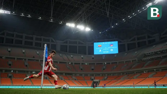 Foto: Panasnya Duel La Liga Tersaji dalam Laga International Youth Championship antara Barcelona U-18 melawan Atletico Madrid U-18 di JIS