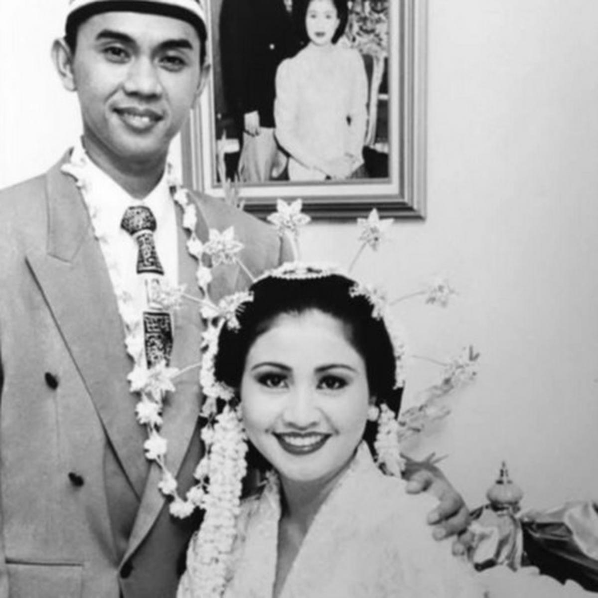 28 Tahun Membina Biduk Rumah Tangga, Derry 4 Sekawan Bersyukur Pernikahan dengan Dede Yayang Berlimpah Cinta