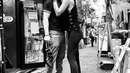Potret kemesraan bersama sang suami tercinta di salah satu sudut kawasan Shinjuku, Tokoyo, Jepang. Seperti diketahui, setelah menikah dengan Vicky Kharisma tahun 2014 silam, Acha mendampingi suami di Australia. [Instagram/septriasaacha]