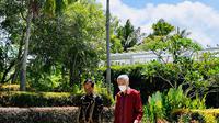 Presiden Joko Widodo (kiri) saat menerima kunjungan PM Singapura Lee Hsien Loong di The Sanchaya Resort Bintan, Kabupaten Bintan, Provinsi Kepulauan Riau, Selasa (25/1/2022). Kehadiran PM Lee di Bintan ini untuk menghadiri Leaders’ Retreat Indonesia-Singapura. (Laily Rachev/Biro Pers Setpres)