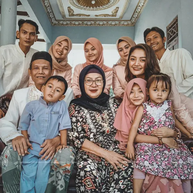 Potret Kenangan Siti Badriah dengan Mendiang Sang Ibunda