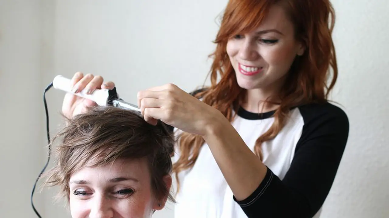 [Bintang] 3 Tatanan Cantik Rambut Super Pendek