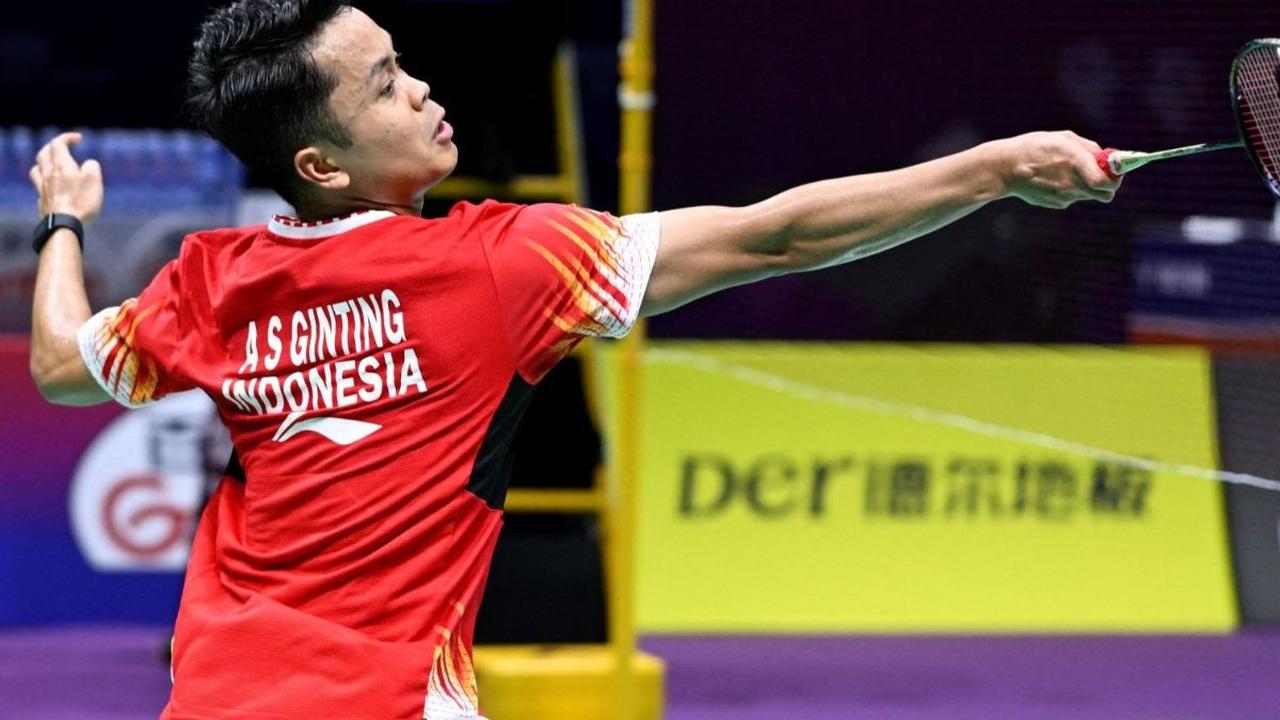 Keunggulan Indonesia dibuka lewat tunggal putra pertama Indonesia, Anthony Sinisuka Ginting yang berhasil menumbangkan Chou Tien Chen dua set langsung dengan skor hasil 21-18 dan 21-19. Foto: WANG Zhao / AFP<br>