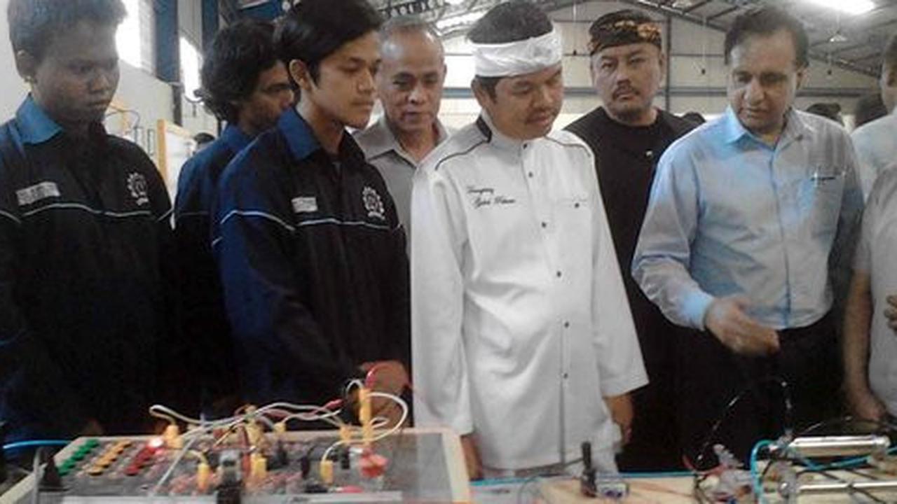 99 Mahasiswa Purwakarta disiapkan buat melawan tenaga kerja asing