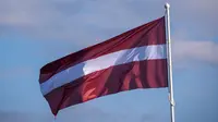 Bendera Latvia. (AFP/Gints Ivuskans)