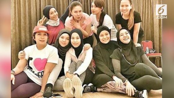 VIDEO: Ketika Laudya Cynthia Bella Zumba Bareng Mantan Istri Engku Emran