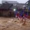 Wilayah Sungai (WS) Cisadea-Cibareno di Kabupaten Sukabumi, Jawa Barat (Jabar) dikepung banjir luapan. (Liputan6.com/Fira Syahrin)