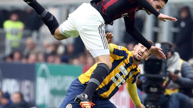 Wajah Kena Sepatu, De Sciglio Bek AC Milan Terkapar Bak Petinju