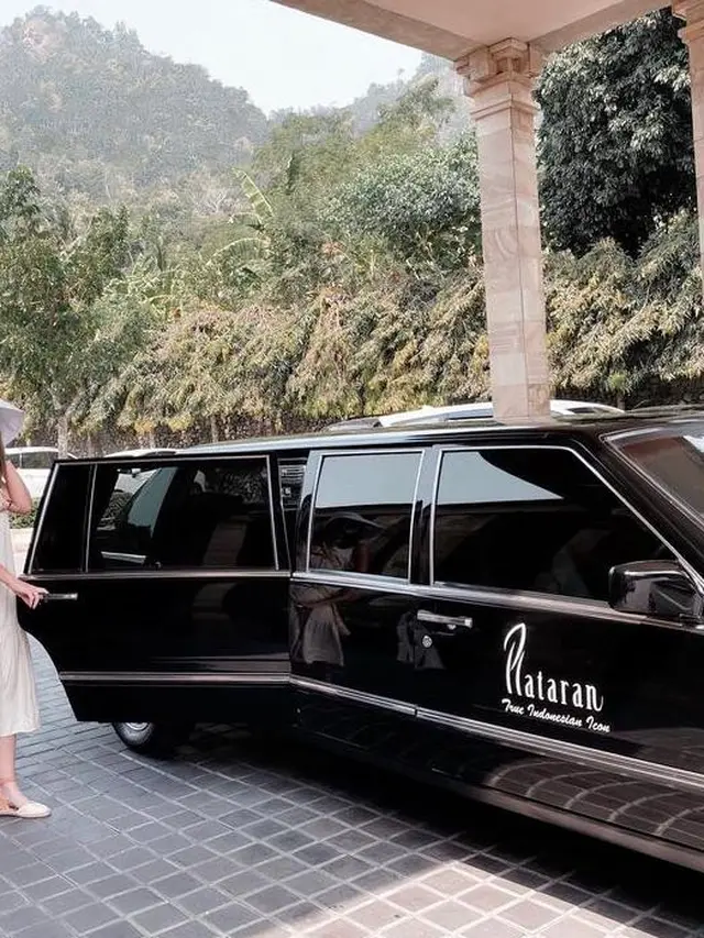 6 Gaya Nia Ramadhani Liburan ke Borobudur Bareng Kakak Ipar, Stylish dengan Outfit Casual