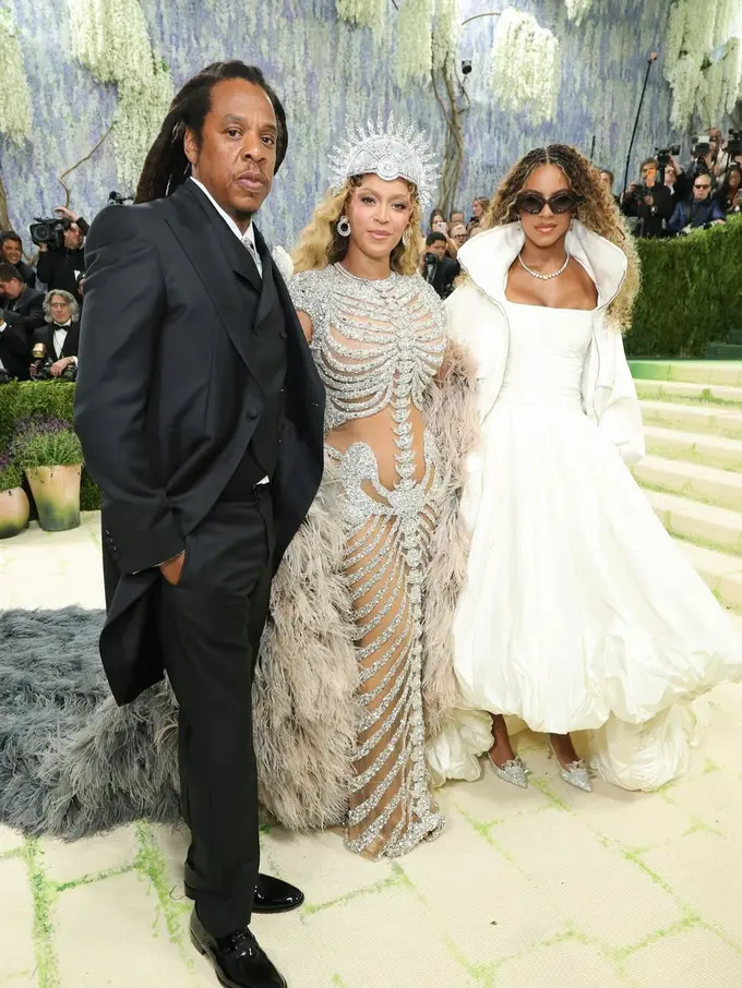 Beyoncé & Blue Ivy Curi Perhatian